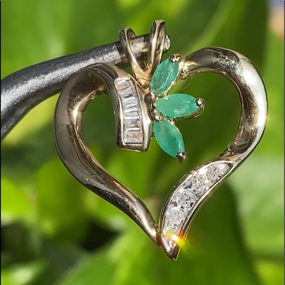 10KT diamond 💎 and emerald heart - Picture 3 of 17